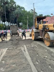 தேர் ஓடும் வீதி செப்பனிடும்  போது…